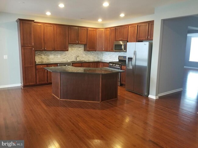 Building Photo - 25582 Creekmore Terrace