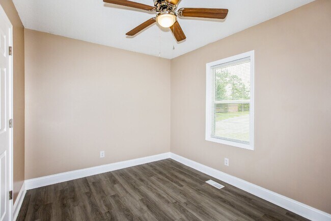 Building Photo - Ranch Style 3 bedroom 2 bathroom NEST Close to Fort Liberty!