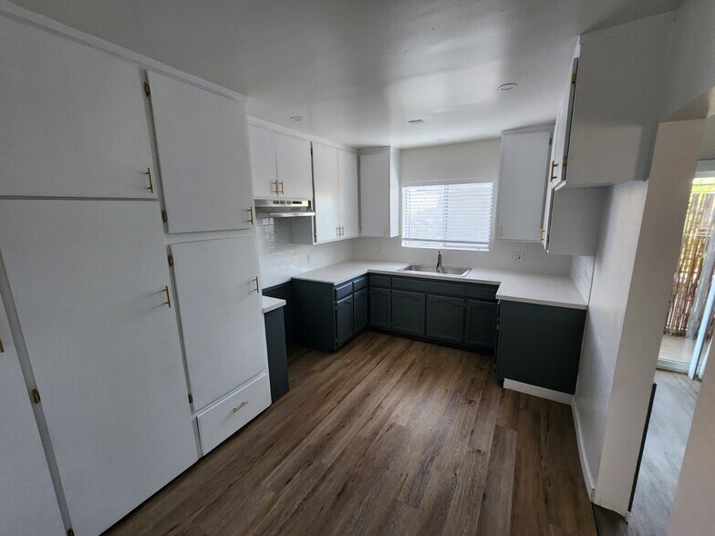 Building Photo - 1414 S Orange Grove Ave