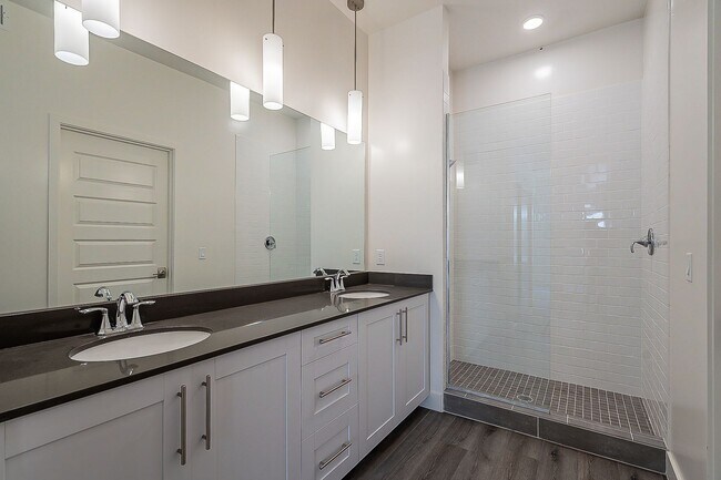 Building Photo - Beautiful One Bedroom in Old Town!