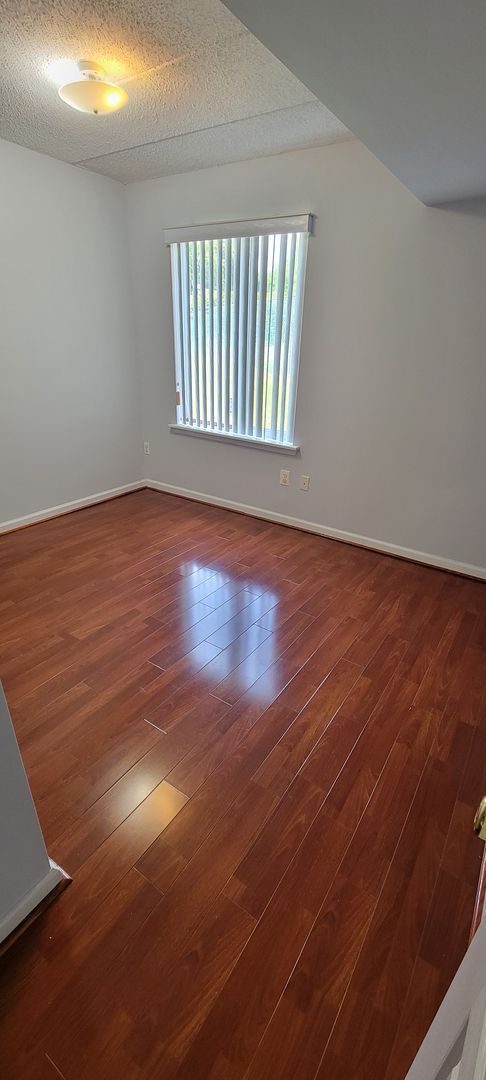 Building Photo - First Floor Unit - Northeast