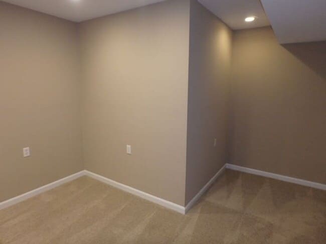 Building Photo - Awesome 4 Bed 3 Bath House In SW Columbia!
