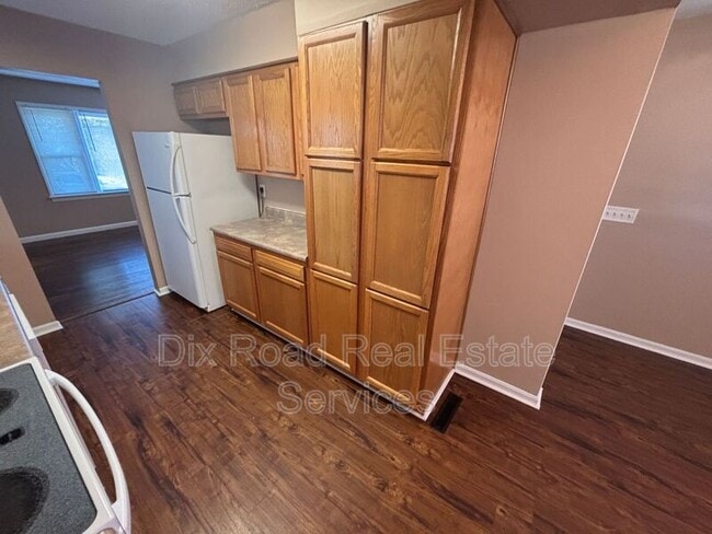 Building Photo - 600 Valleyview Dr