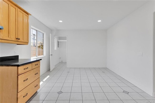 Building Photo - 348 W 83rd St