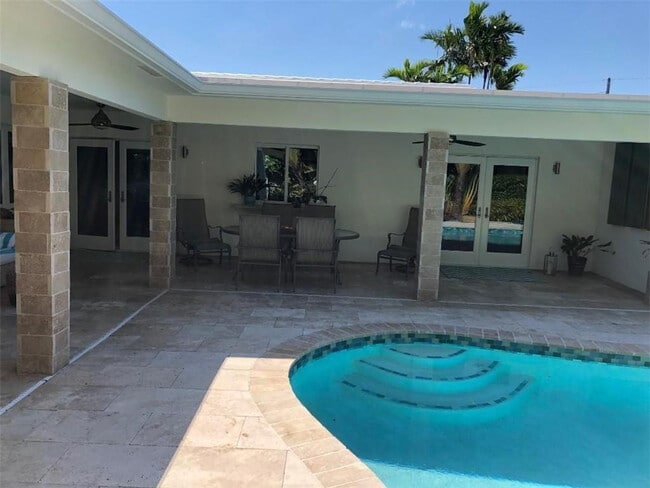 Building Photo - 2201 SE 20th St