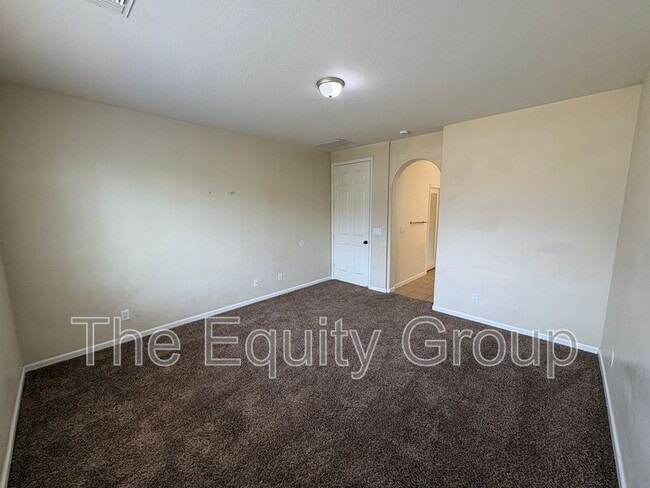 Building Photo - 3042 W Delta Ave