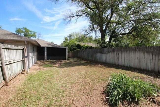 Building Photo - Beautiful 3 Bed 2 Bath Home in Tyler's Azalea District