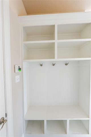 Building Photo - 2320 Lewis Canyon Dr