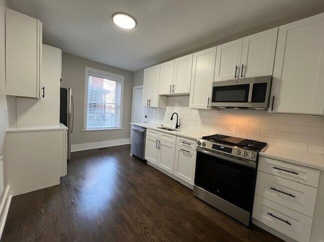 Building Photo - 2 bedroom in Chicago IL 60647