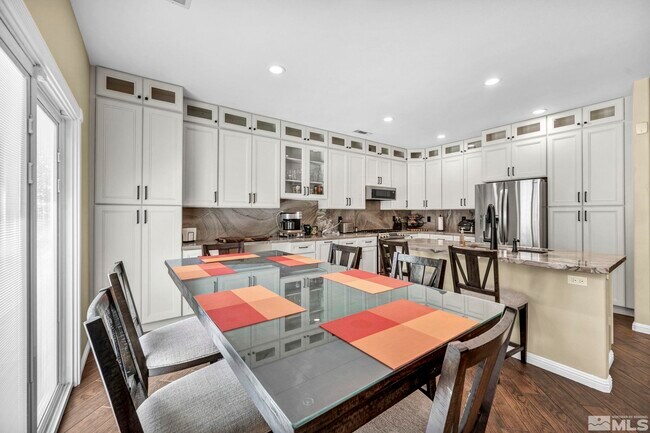 Building Photo - 6015 Stillmeadow Dr