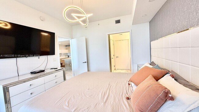 Building Photo - 16385 Biscayne Blvd