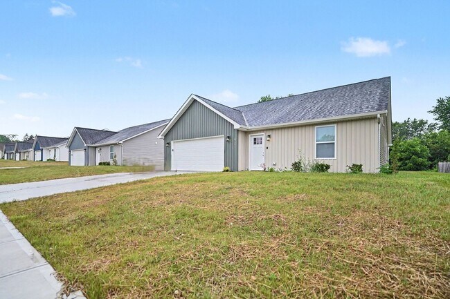 Building Photo - New 4BR Home | Ideal for Families & Teams