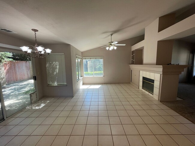 Building Photo - Single story home in convenient Salida!