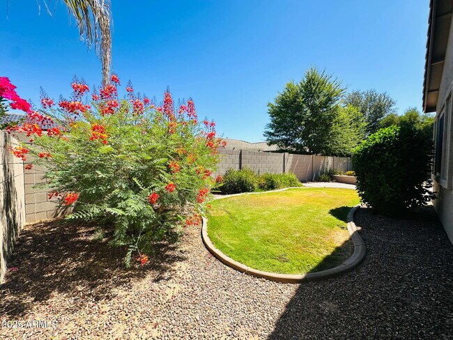 Building Photo - 2720 E Hazeltine Way