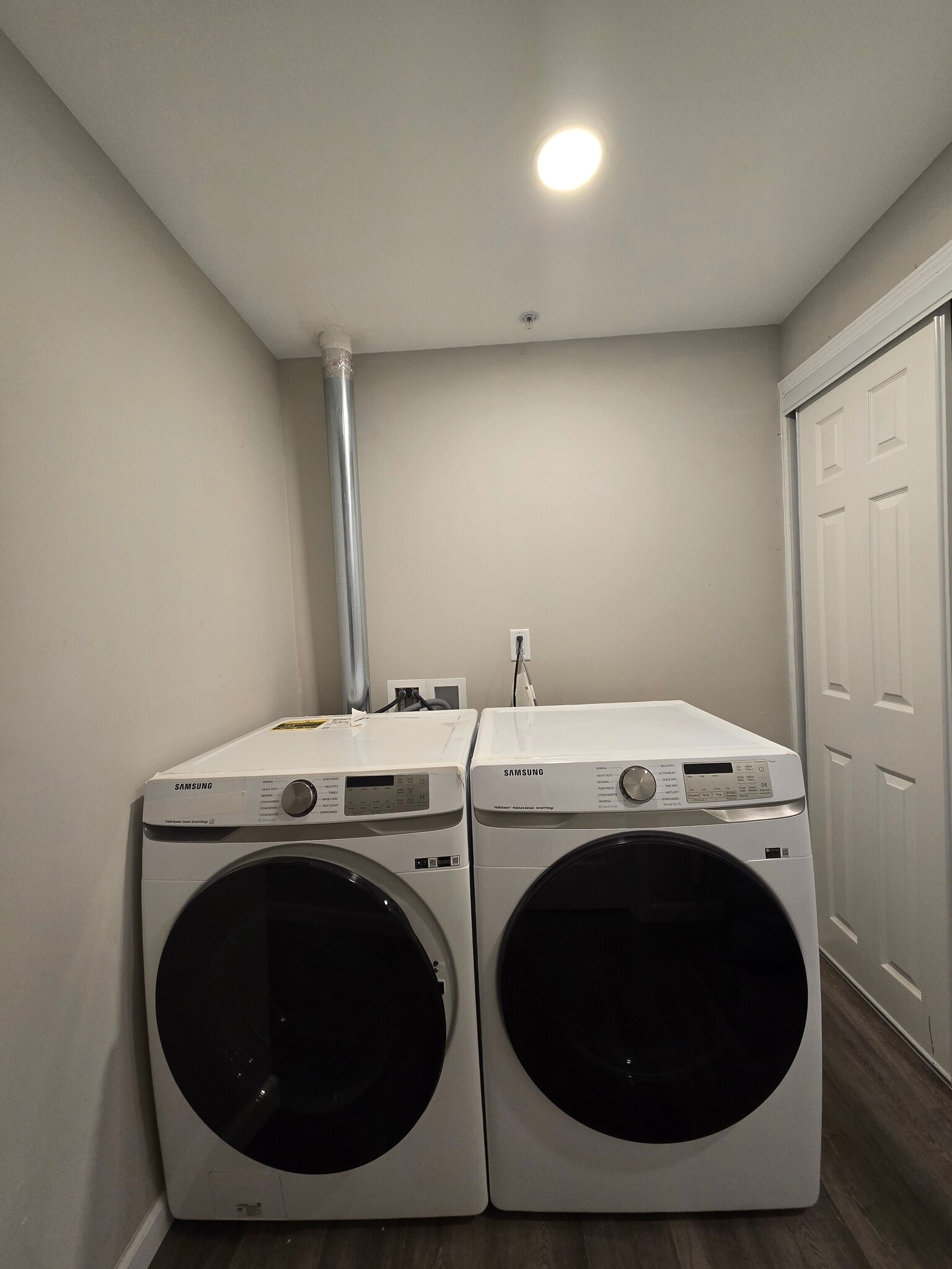 Building Photo - 328 Thompson St