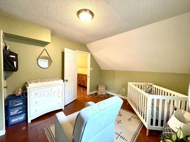 Building Photo - 147 Birch Ln