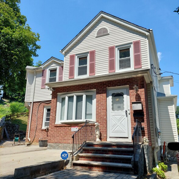 Primary Photo - 72 Leroy Ave