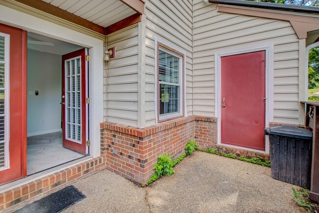 Building Photo - 2 Bed, 2 Bath Centrally Located Condo in G...