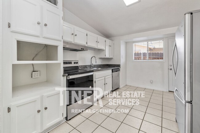 Building Photo - 8968 Talisman Dr
