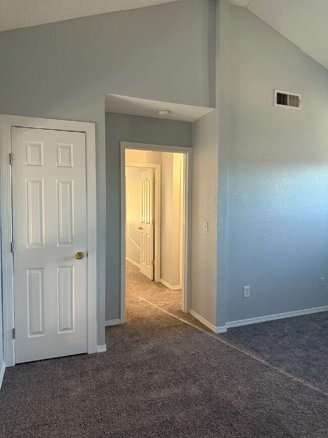 Building Photo - "Charming 3-Bed Oasis with Granite Touches & Cozy Fireplace in El Paso!"