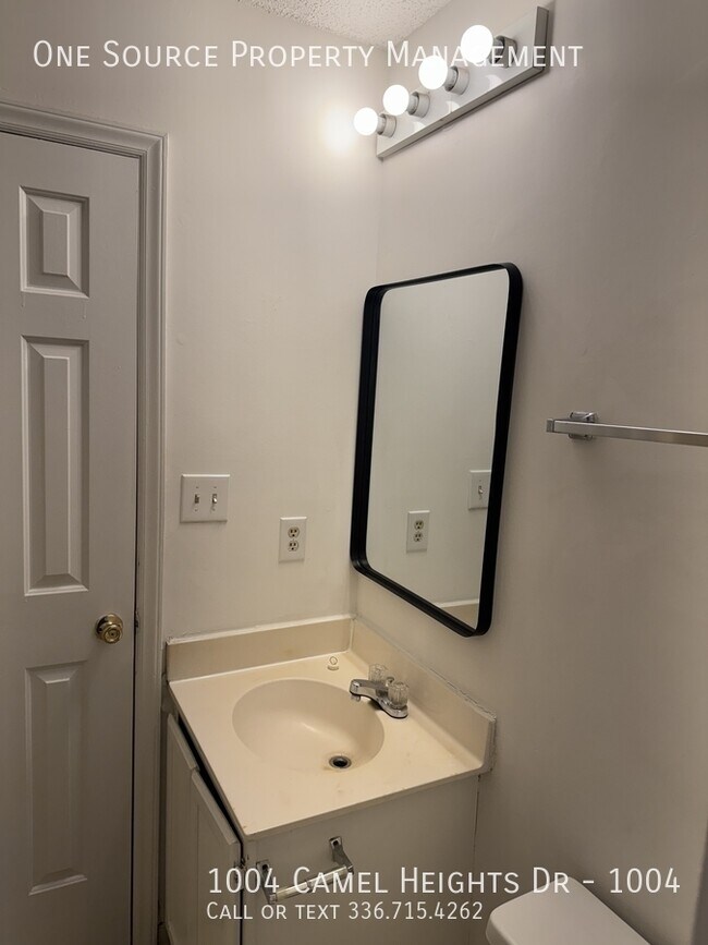 Building Photo - 1004 Camel Heights Dr