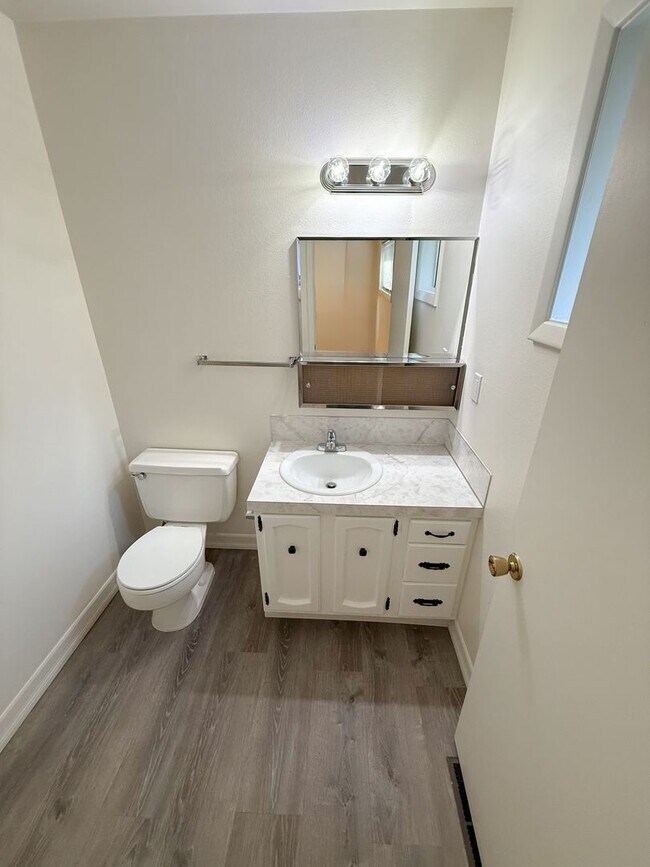 Building Photo - 1721-1723 Dawn