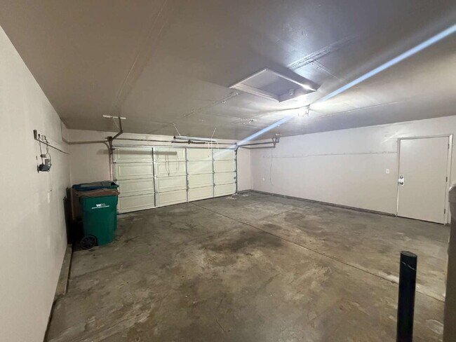 Building Photo - TWO WEEKS FREE RENT  "Charming 4-Bedroom Gem with 2 Full Baths in Merced – Spacious 1,515 Sq Ft H...