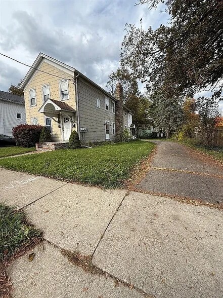 Building Photo - 9 Allen St