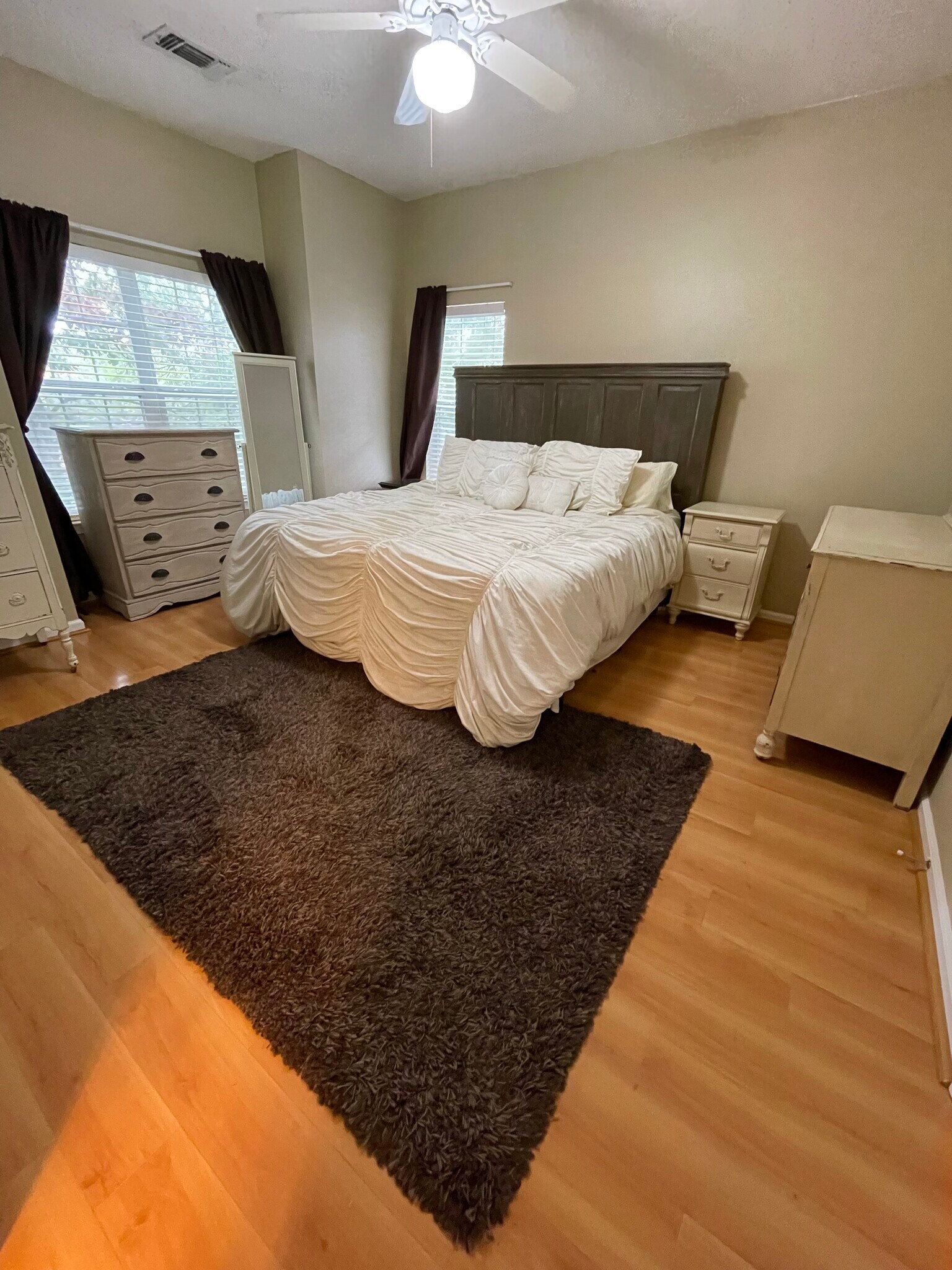 Building Photo - 1716 Lake Shore Crest Dr