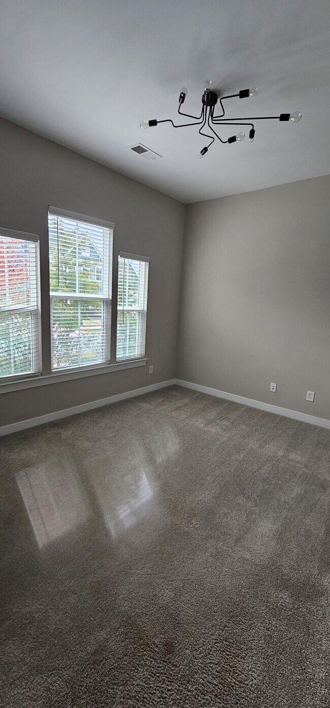 Building Photo - 12631 ES Draper Dr