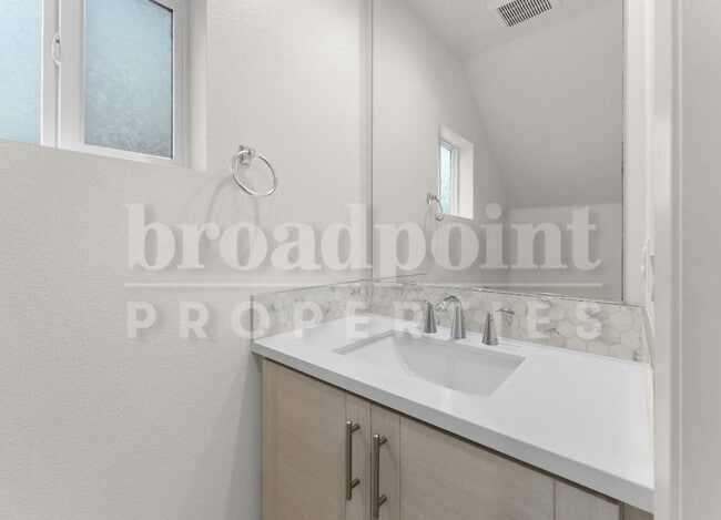 Building Photo - 1190 Via Candelas