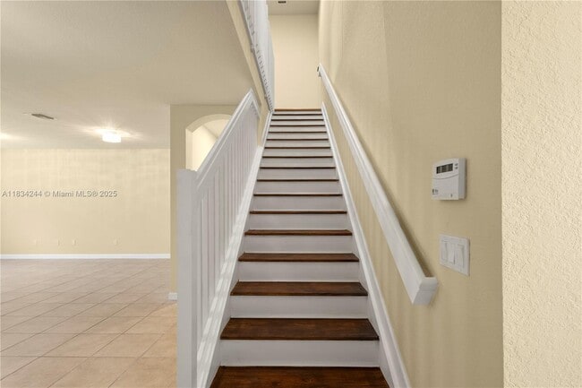Building Photo - 9600 Town Parc Cir N