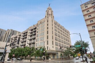 Building Photo - 758 N Larrabee St