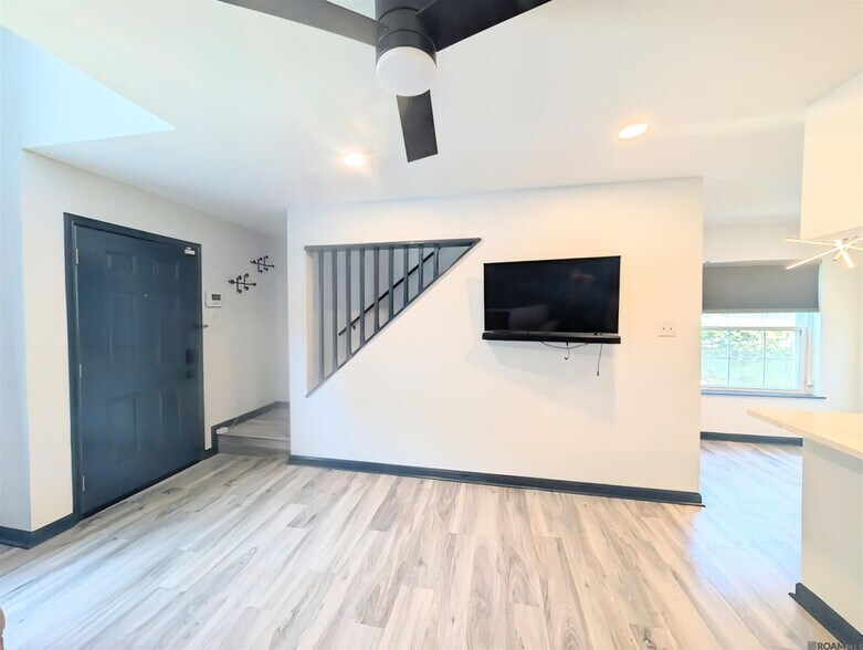 Building Photo - 141 E Boyd Dr