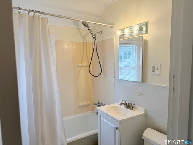 Building Photo - 53 Greenlawn Dr