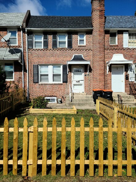 Primary Photo - 216 Meade St