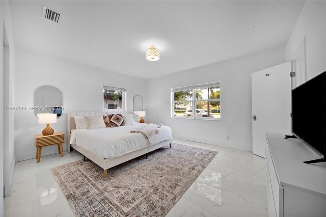 Building Photo - 1625 Hollywood Blvd