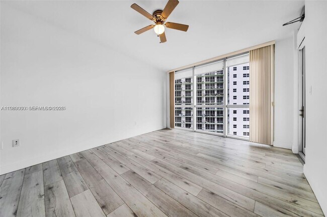 Building Photo - 1750 N Bayshore Dr