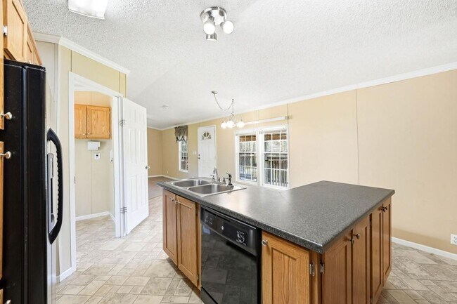 Building Photo - 267 Maddux Farm Dr