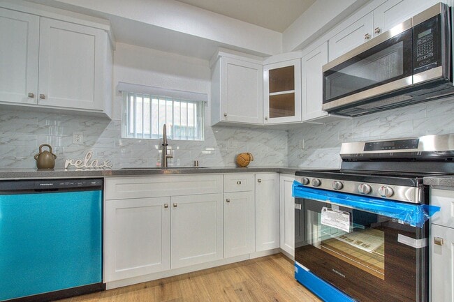 Building Photo - 11730 Hamlin St