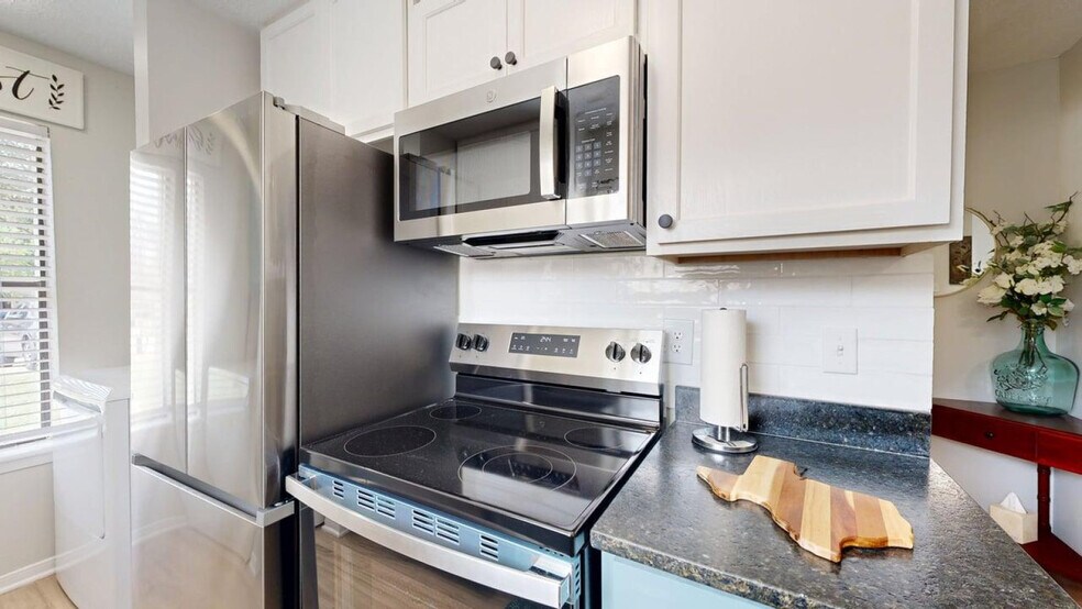 Building Photo - 608 Navarro Dr