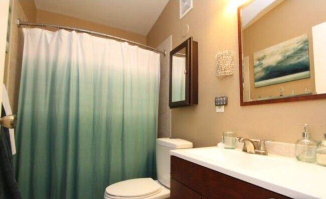 Building Photo - Updated 3 Bed Home with Vaulted Ceilings, Solar Panels & Large Corner Lot!