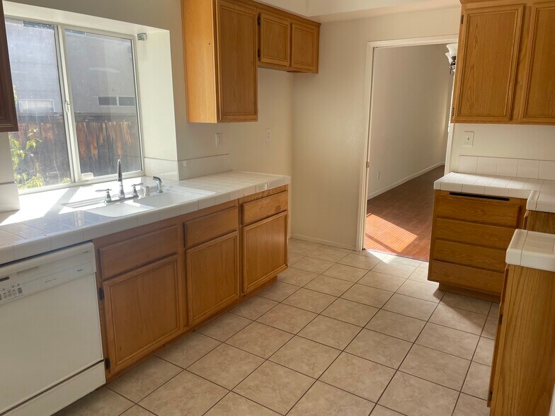 Building Photo - 30042 Sugarpine St