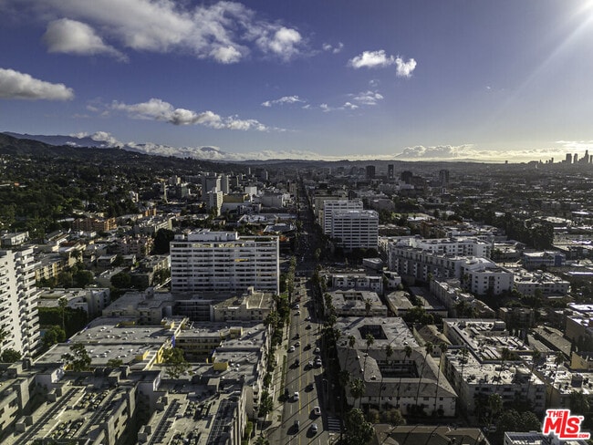 Building Photo - 7320 Hawthorn Ave