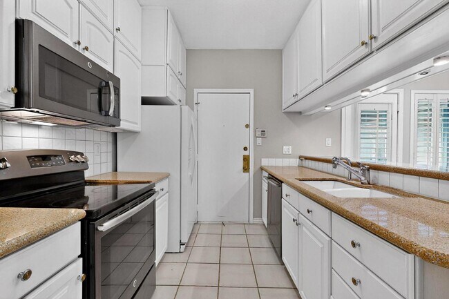 Building Photo - 3105 San Jacinto St