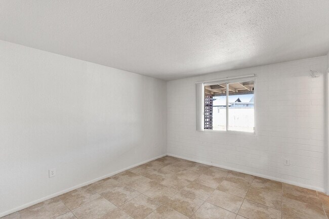 Building Photo - 7422 W Turney Ave