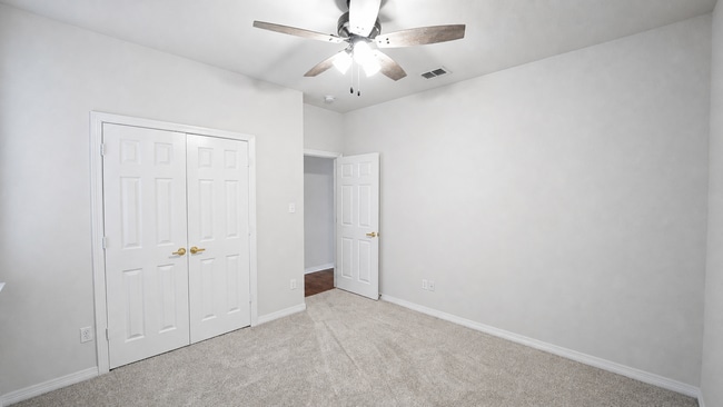 Building Photo - 2310 Summer Brook Dr