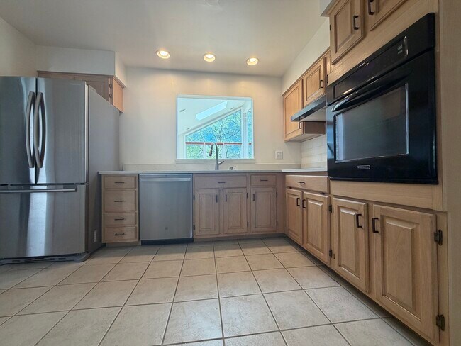 Building Photo - 1161 Parker Ln
