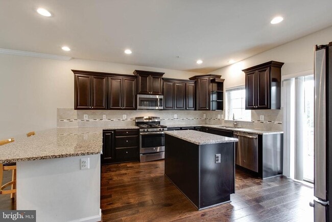 Building Photo - 7048 Foxton Way