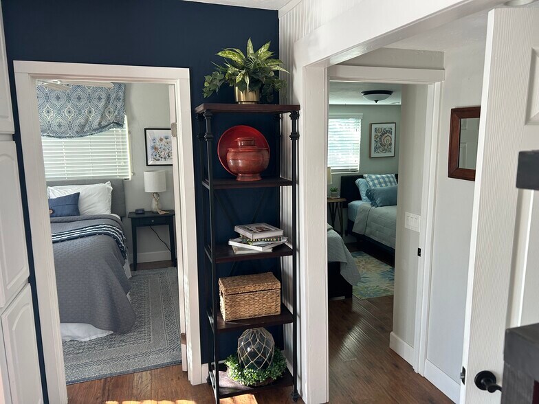 I full and two twin beds - 114 Brush St